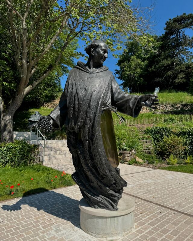 🇫🇷 Le Champagne Fernand Lemaire est situé à Hautvillers, au coeur du Berceau du Champagne.

Fort de cette réputation, le village est en effet connu grâce au célèbre moine Dom Pérignon. Selon la légende, il aurait été le précurseur des assemblages et l’initiateur de la méthode champenoise !

🇬🇧 Champagne Fernand Lemaire is located in Hautvillers, in the heart of the Cradle of Champagne.

The village’s reputation is based on the famous monk Dom Pérignon. According to legend, he was the precursor of blending and the initiator of the méthode champenoise !

#champagnefernandlemaire #vigneron #vigneronsindependants #champagne #hautvillers #cellar #wine #familybusiness #winegrower #premiercru #terroir #famille #dompérignon #monk