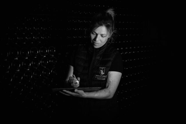 🇫🇷 Rencontrez Hélène et Benoit, l’âme de notre Maison de Champagne et 4ème génération, qui perpétue les traditions avec passion et savoir-faire dans l’emblématique Berceau du Champagne, Hautvillers. 

Crédit photo : @sylvain_gallo_selva & @julygez 

🇬🇧 Meet Hélène and Benoit, the soul of our Champagne House and 4th generation, who carry on the traditions with passion and know-how in the emblematic Cradle of Champagne, Hautvillers.

#champagnefernandlemaire #vigneron #vigneronsindependants #champagne #hautvillers #cellar #wine #familybusiness #winegrower #premiercru #terroir #famille #champagnelovers